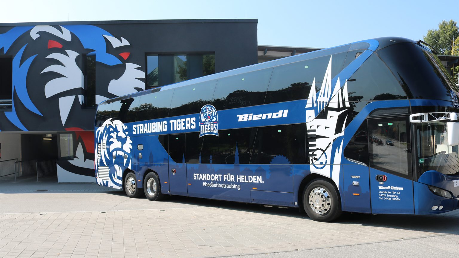 STRAUBING TIGERS PRÄSENTIEREN NEUEN MANNSCHAFTSBUS Straubing Tigers